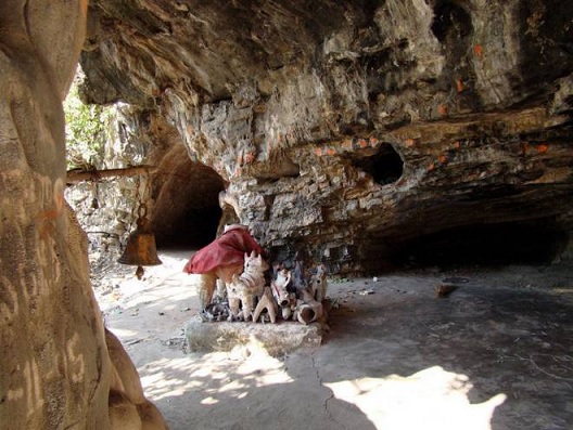 Kaplai Caves